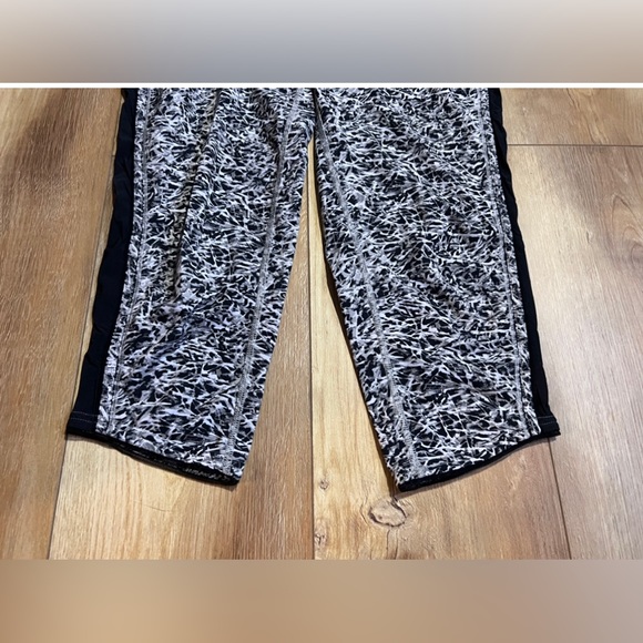 🖤 Lululemon For Love Crop 🖤 - Picture 5 of 7